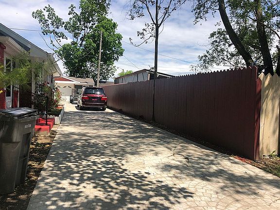 4th image of 3741 N Elizabeth St
