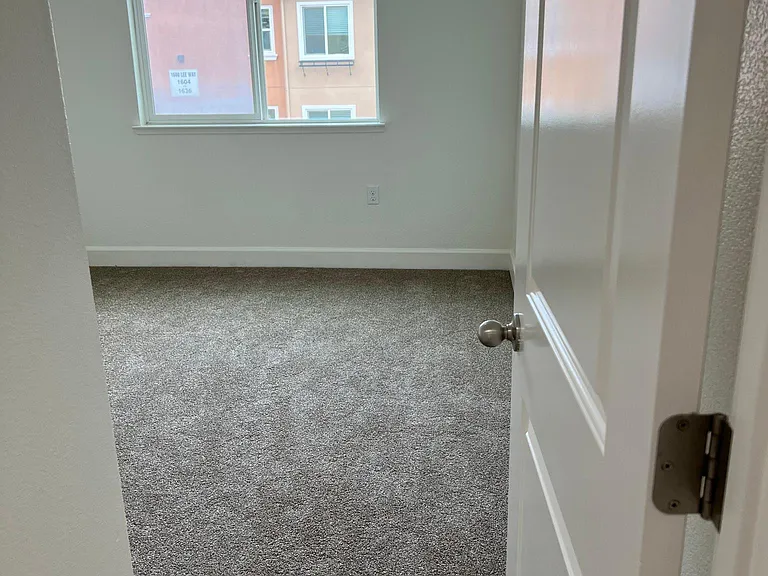 1617 Lee Way — Photo 2