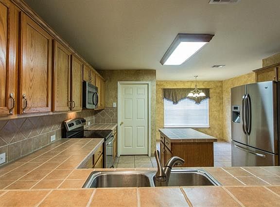 5th image of 6400 Oakmont Dr