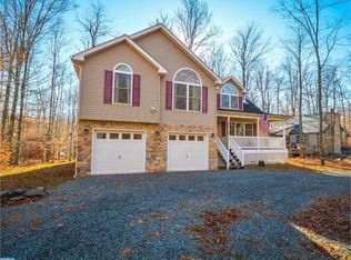 110 Wyomissing Dr, Pocono Lake, PA 18347