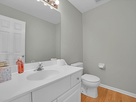 4th image of 3319 Fairmont Ave