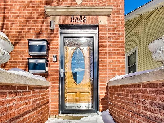 2nd image of 5658 W Leland Ave
