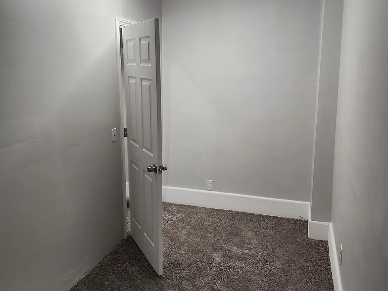 642 W Penn St — Photo 37