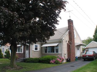 106 Edgemere Rd, Pawtucket, RI 02861