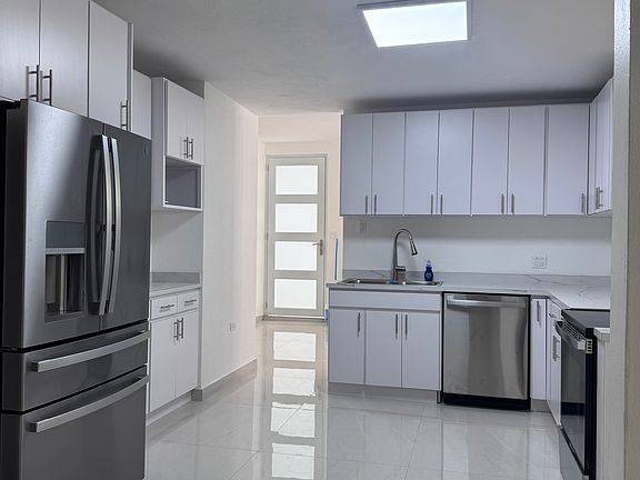 2nd image of 274 Calle 25