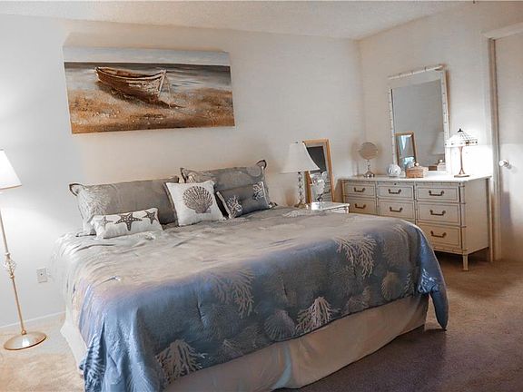 3rd image of 10 Vista Palm Ln