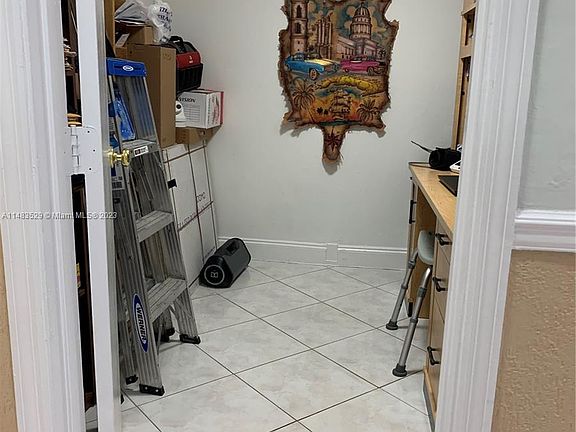 2nd image of 1450 W 39th Pl #1450