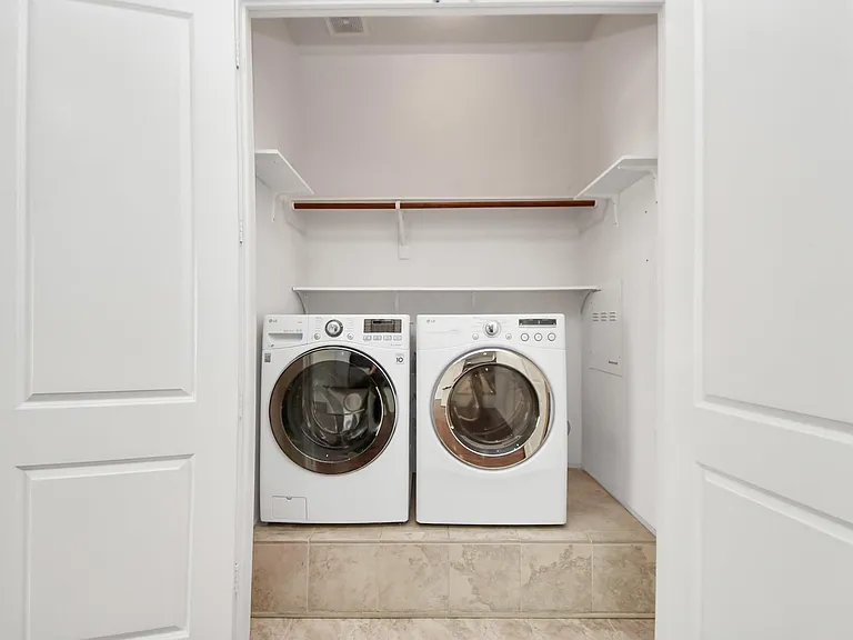 3900 Center St — Photo 10