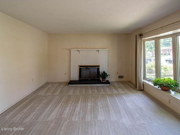 3rd image of 3816 Iron Horse Way