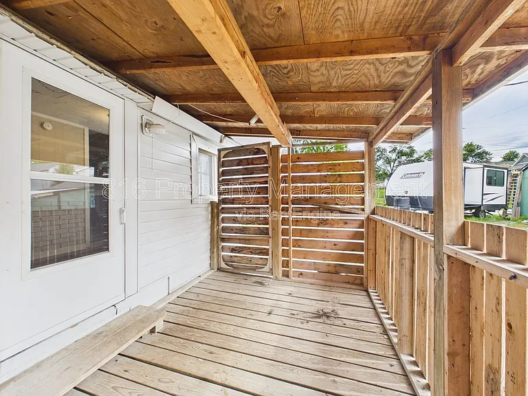 1222 S 40th St — Photo 24