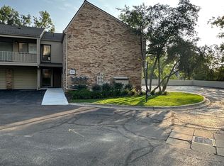 3855 Lone Pine Rd APT 201, West Bloomfield, MI 48323
