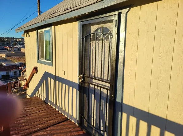 107 W White St, Barstow, CA 92311