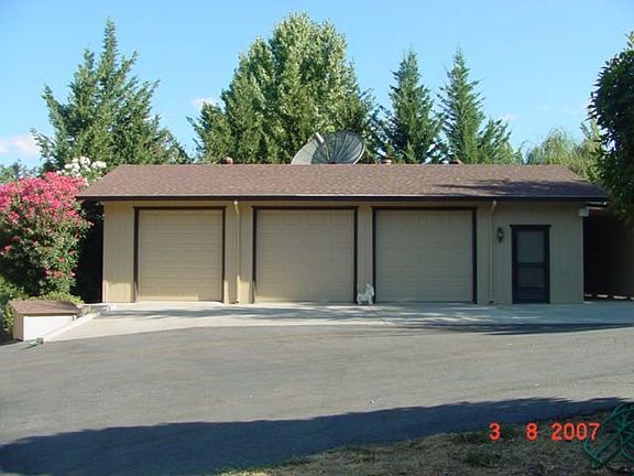 3 Car Garage   office