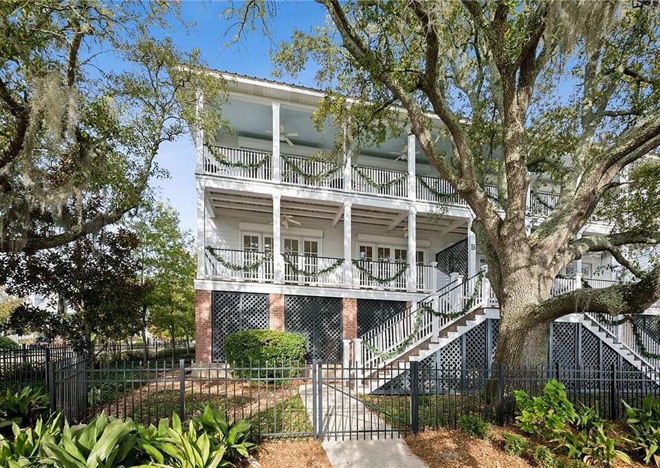 1st image of 2075 Lakeshore Dr