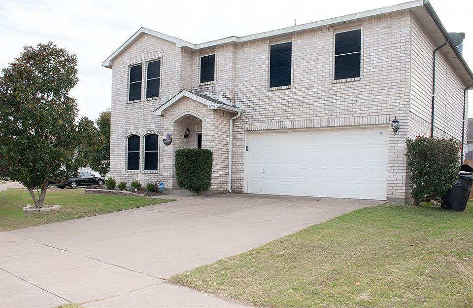 1st image of 3909 Fox Trot Dr