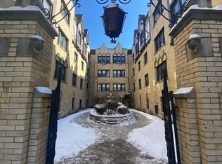 5651 N Spaulding Ave APT 2, Chicago, IL 60659
