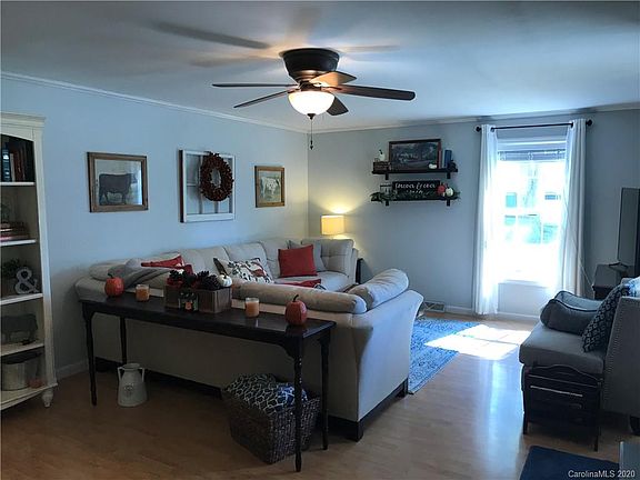 5th image of 506 N Elm St