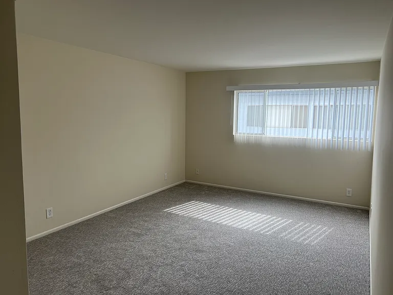 Valley Wilshire Apartments — Photo 11