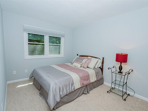 3rd image of 60 Castleberry Dr