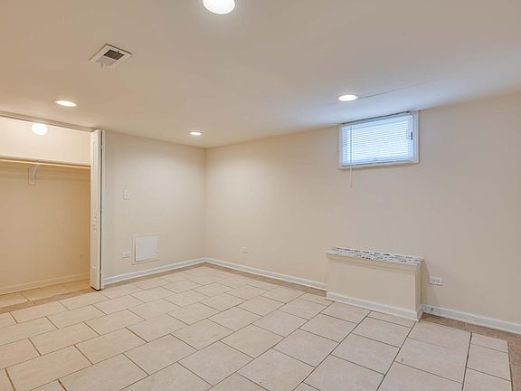 3rd image of 14344 Woodlawn Ave