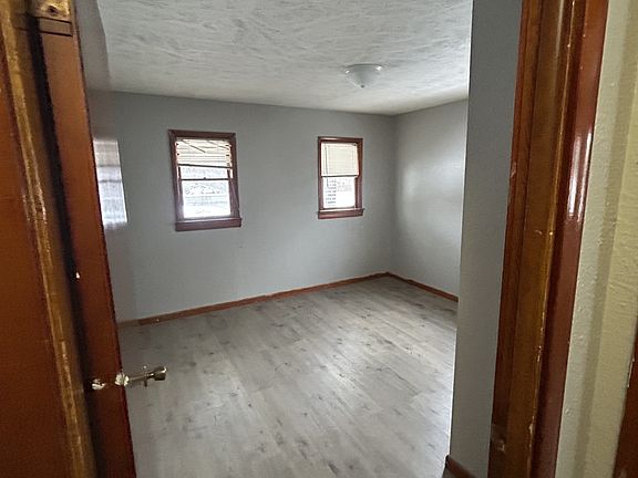 5th image of 3203 McGuffey Rd