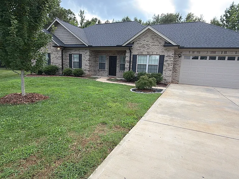 5226 Sustar Dr — Photo 1