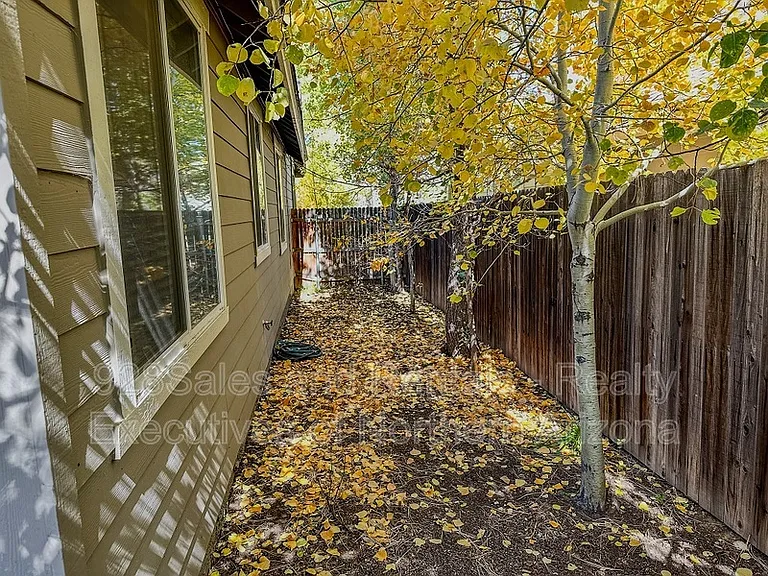 537 W Nugget Trl — Photo 4