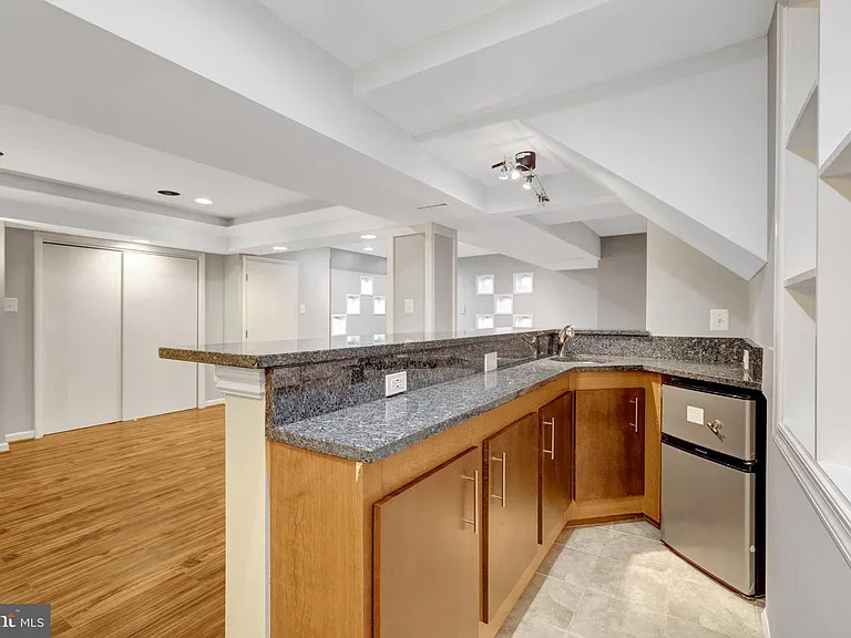 8995 Parliament Dr — Photo 43