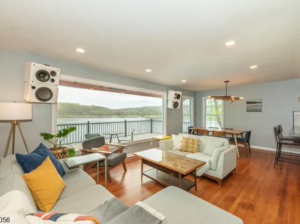 17 Reeve Ave, Stanhope Boro, NJ 07874