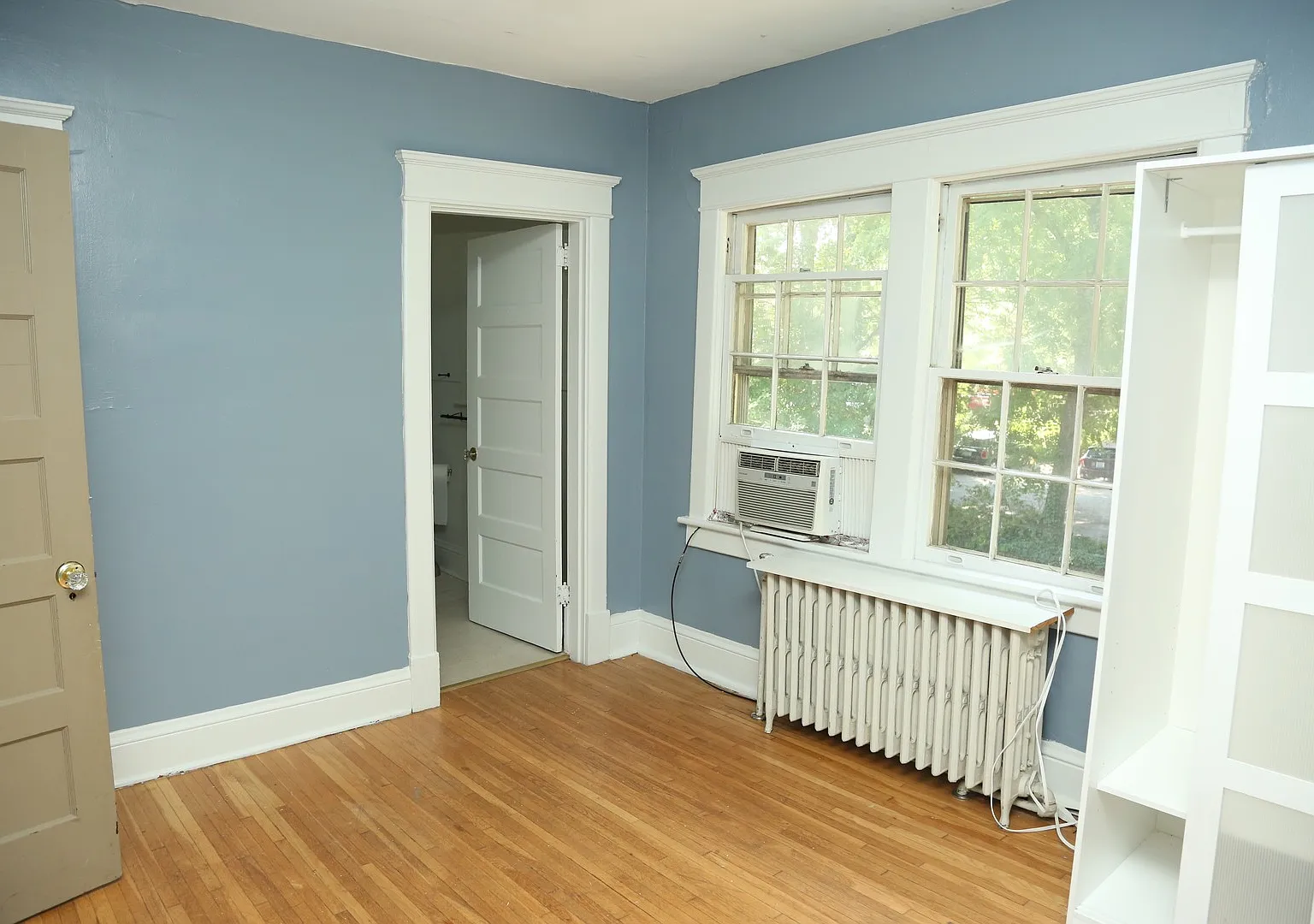 432 3rd St NE — Photo 3