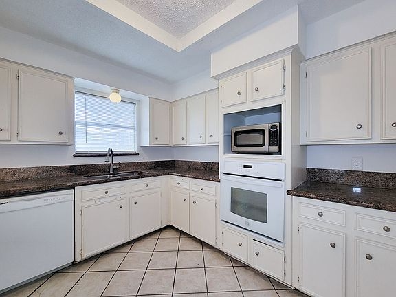 4th image of 2710 Quail Creek Dr
