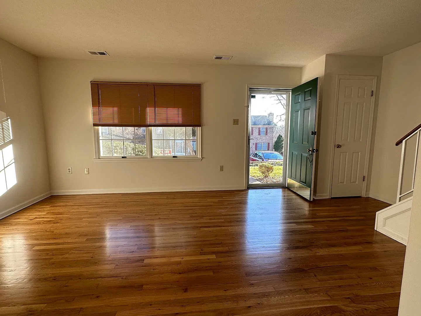 606 Tudor Dr — Photo 2