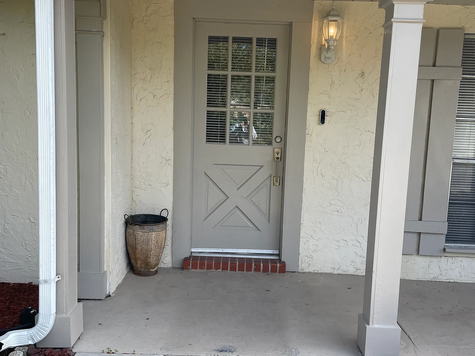 2 bed, 1.5 bath, 1300 sqft, $1,895 — Photo 2