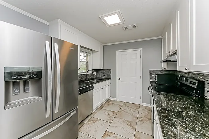 658 Partridge Ln — Photo 4