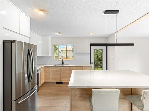 3rd image of 5467 S Dalrymple Cres NW