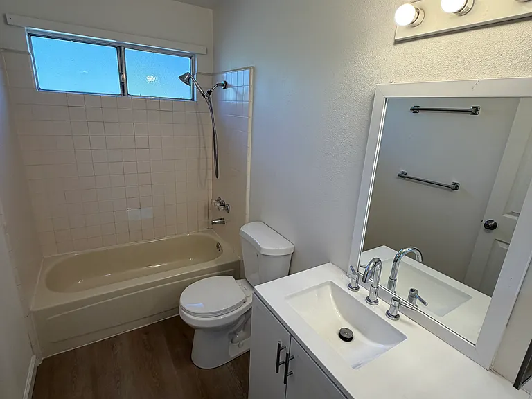 1208 Height St #B — Photo 4