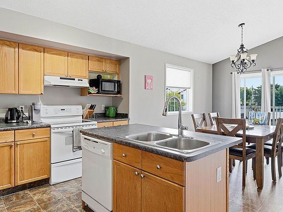 5th image of 4105 36a Ave NW