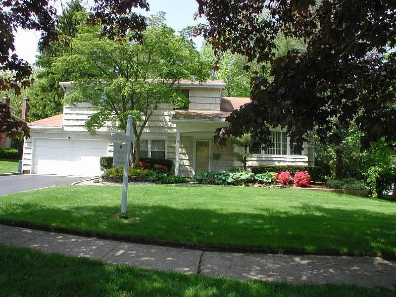 1st image of 2 Duesenberg Dr