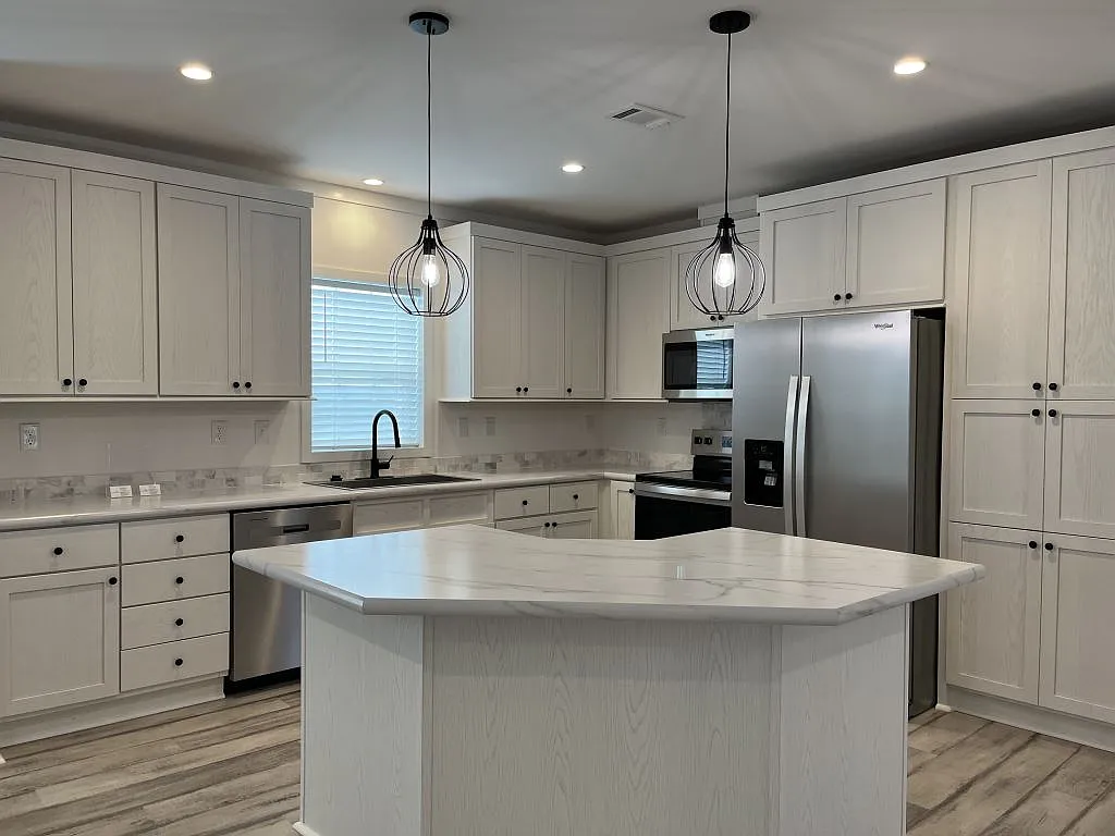3 bed, 2.0 bath, 1356 sqft, $1,499 — Photo 2