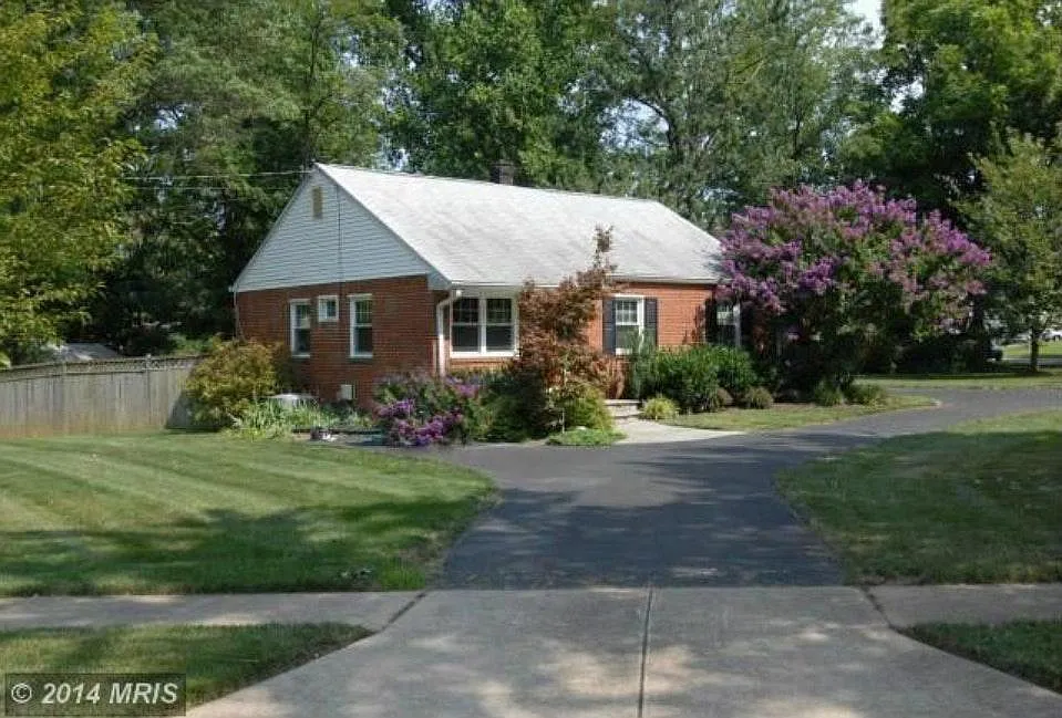 7539 Burnside Ct