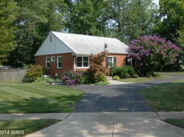 7539 Burnside Ct, Falls Church, VA 22043