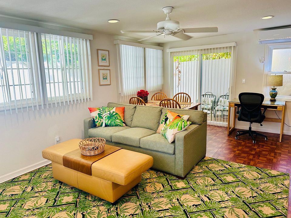 Make this your home away from home in this bright and airy cottage