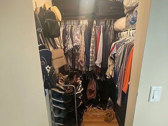 5th image of 913 Harbor House Dr Unit 4
