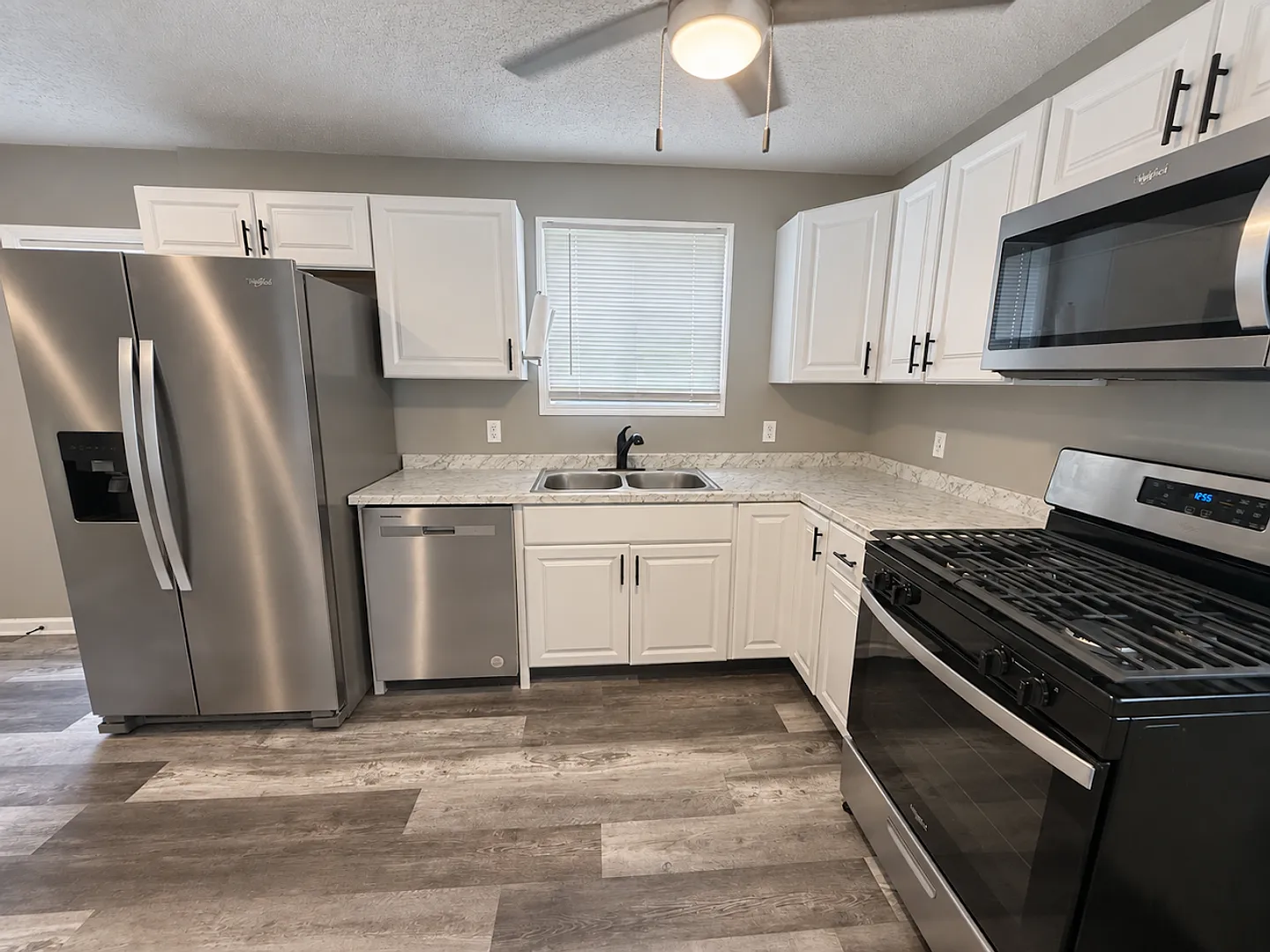 Three bedroom one bathroom home for rent — Photo 4