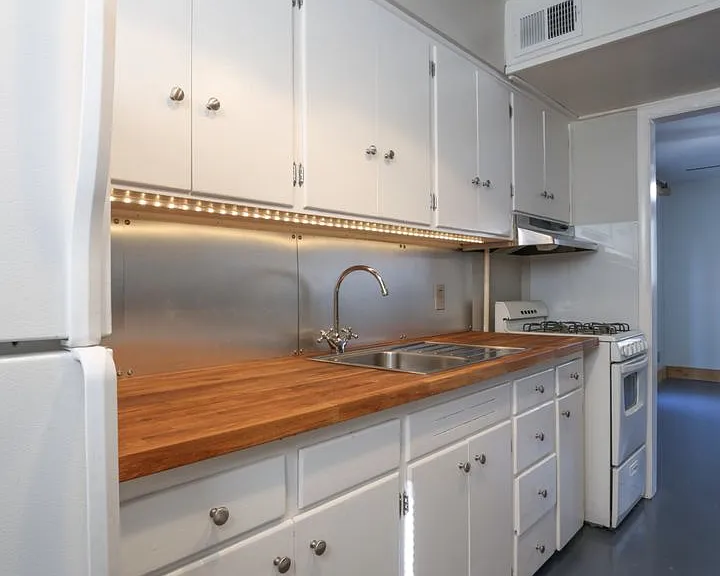 804 N Locust St — Photo 9