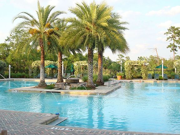 28,000 sf Clubhouse & Pool