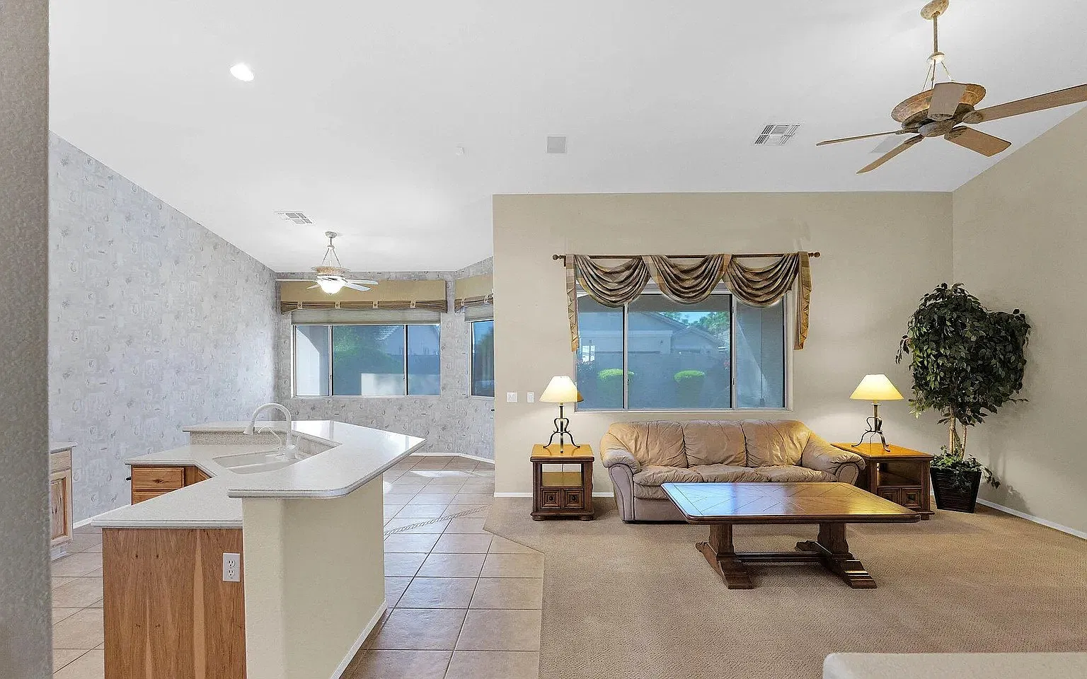 3 bed, 2284 sqft, $2,300 — Photo 2