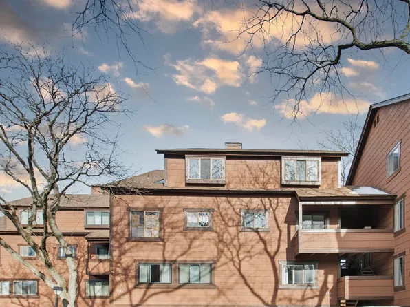 152 Sandpiper Ky, Secaucus, NJ 07094