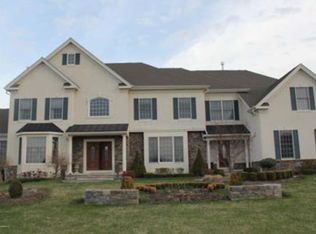 27 Ridgeview Way, Allentown, NJ 08501