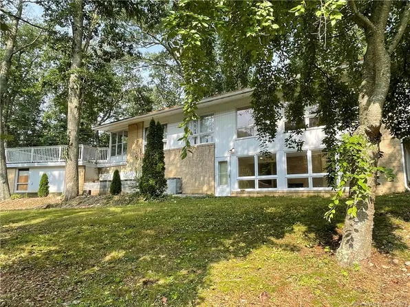 7 Smith Pond Way, Gales Ferry, CT 06335